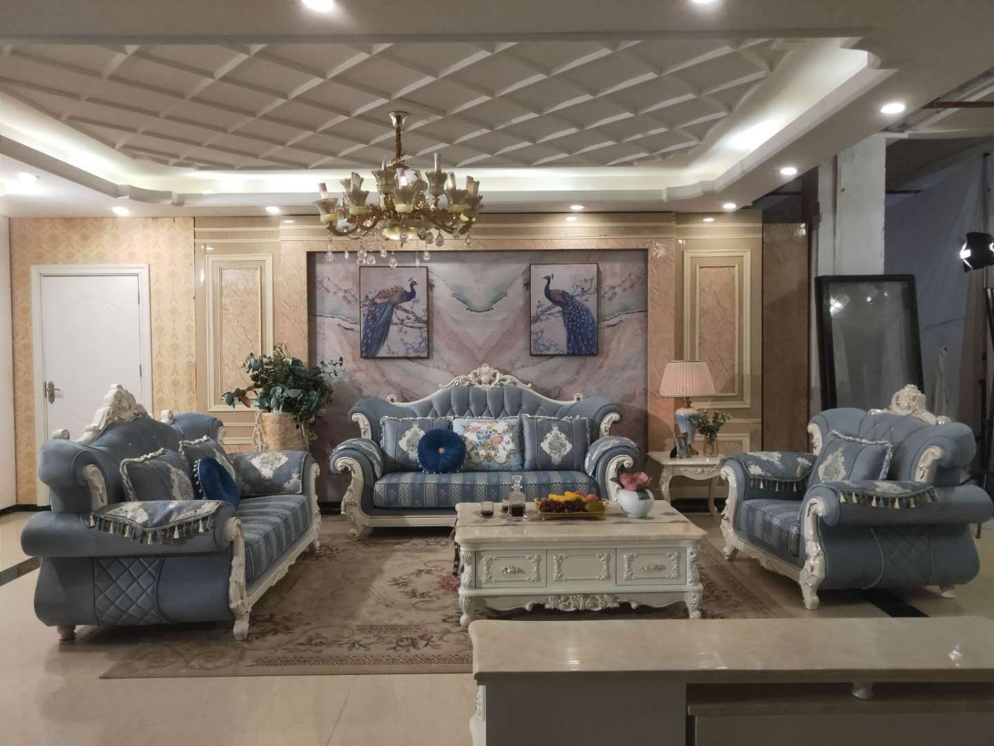 8693 HAND CRAFTED CLASSICAL FABRIC LOUNGE SUITE